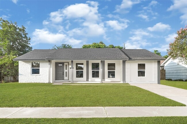 5854 Schevers St in Houston, TX - Foto de edificio - Building Photo