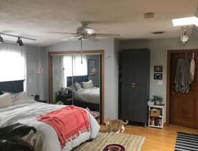 43 Thurston St, Unit 2 in Somerville, MA - Foto de edificio - Building Photo