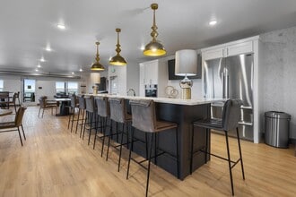 Abbey Road Apartments in Pierre, SD - Foto de edificio - Building Photo