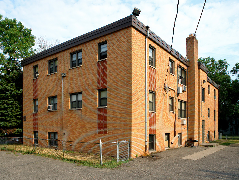 1074 Arkwright St in St. Paul, MN - Building Photo