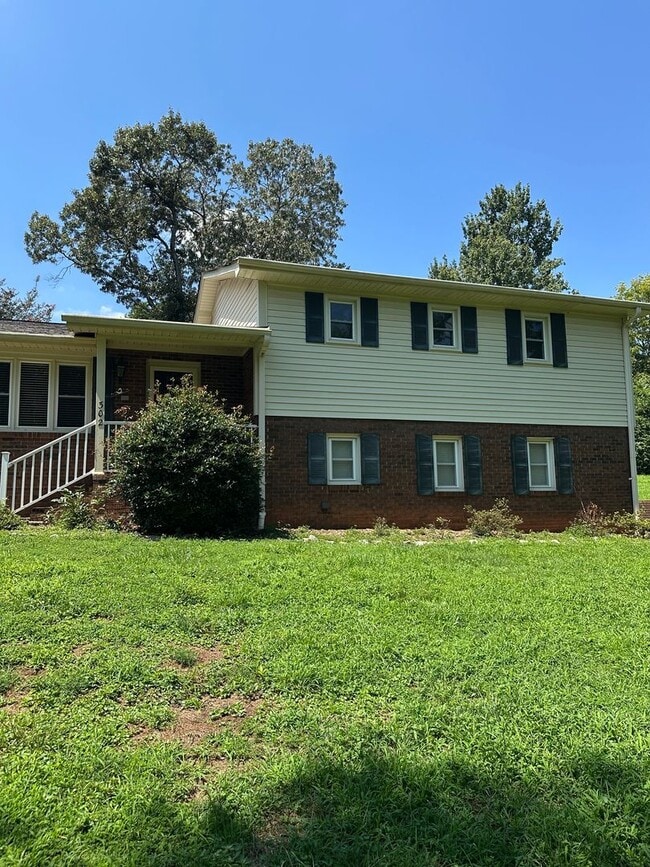302 Ridgewood St in Easley, SC - Building Photo - Building Photo
