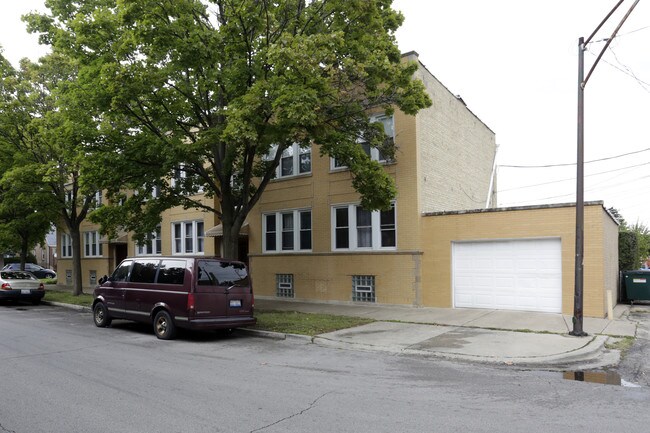 3259 N Linder Ave in Chicago, IL - Foto de edificio - Building Photo