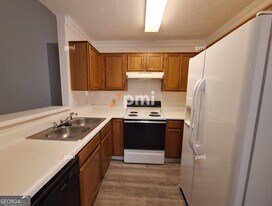 2055 Pine Cone Dr SW in Atlanta, GA - Building Photo