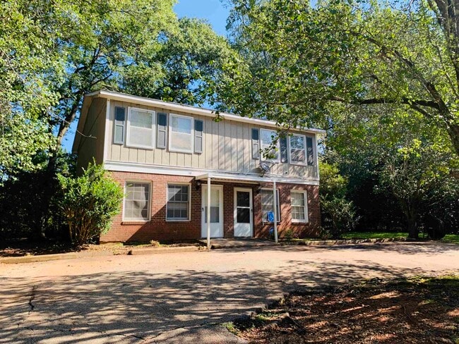 property at 118 Lafayette Ct