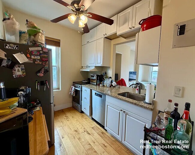 106 Myrtle St in Boston, MA - Building Photo - Building Photo