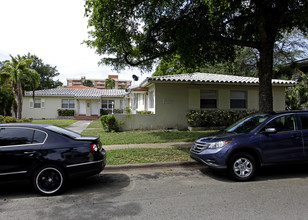 20 Antilla Ave in Coral Gables, FL - Foto de edificio - Building Photo