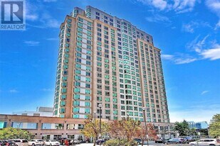 1 Lee Centre Dr in Toronto, ON - Building Photo