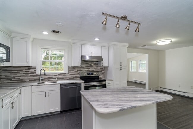 22 Wethersfield Rd in Natick, MA - Building Photo - Building Photo
