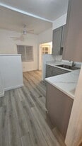 1219 1/2 W 62nd St, Unit 1219 1/2 upper in Los Angeles, CA - Building Photo