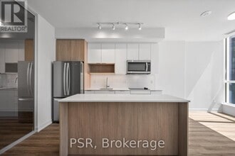 4235 Confederation Pkwy in Mississauga, ON - Building Photo - Building Photo