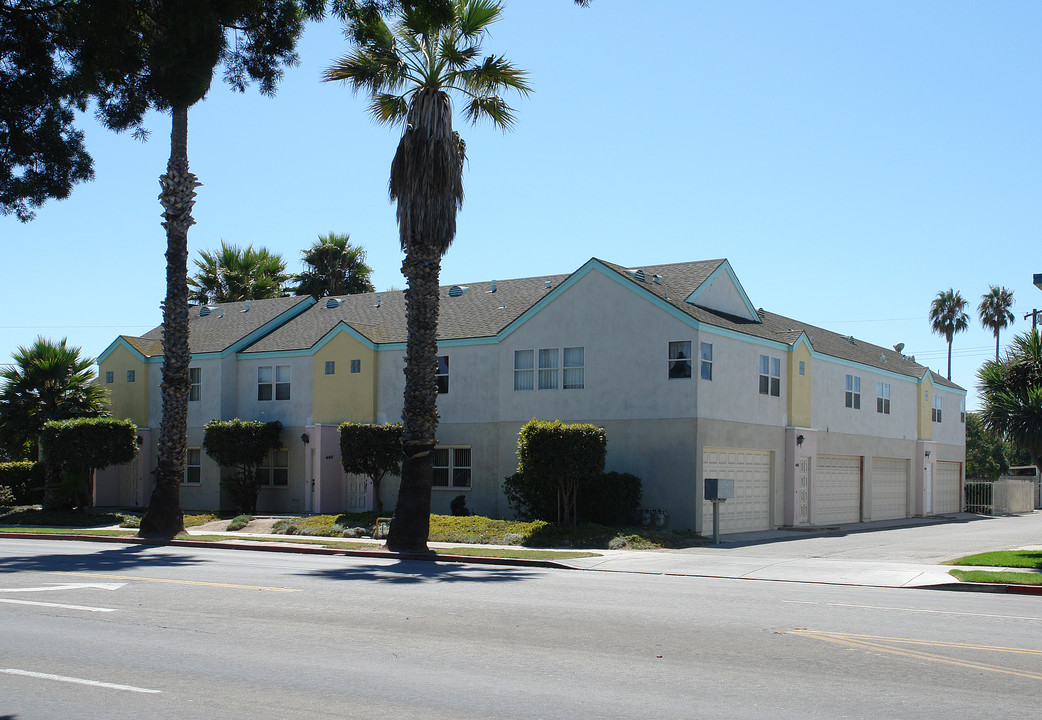 434-444 W Channel Islands Blvd in Oxnard, CA - Building Photo