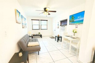 324 Van Buren St in Hollywood, FL - Building Photo