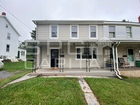 325 Valley St in Marysville, PA - Building Photo