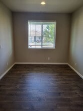 556 Bondgard Ave E in Enumclaw, WA - Building Photo - Building Photo