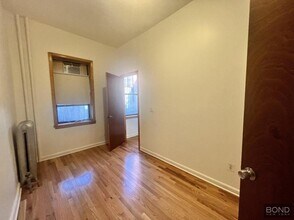 69 Scholes St in Brooklyn, NY - Building Photo - Building Photo