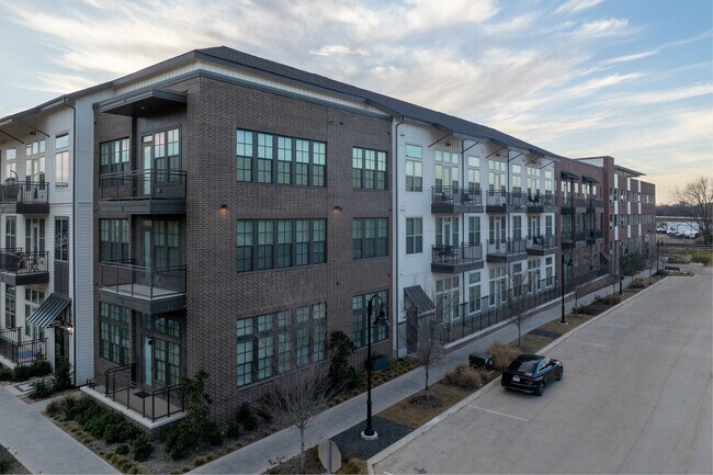 Riverfront Lofts in Waco, TX - Foto de edificio - Building Photo