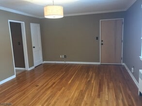 7D Troy Dr in Springfield, NJ - Building Photo - Building Photo
