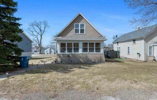 111 21st St in East Moline, IL - Building Photo