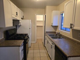 1724 Breckenwood Ct in Las Vegas, NV - Building Photo