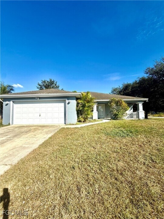 1116 Calvert Ave in Lehigh Acres, FL - Building Photo