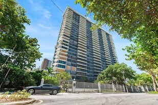 780 NE 69th St in Miami, FL - Building Photo