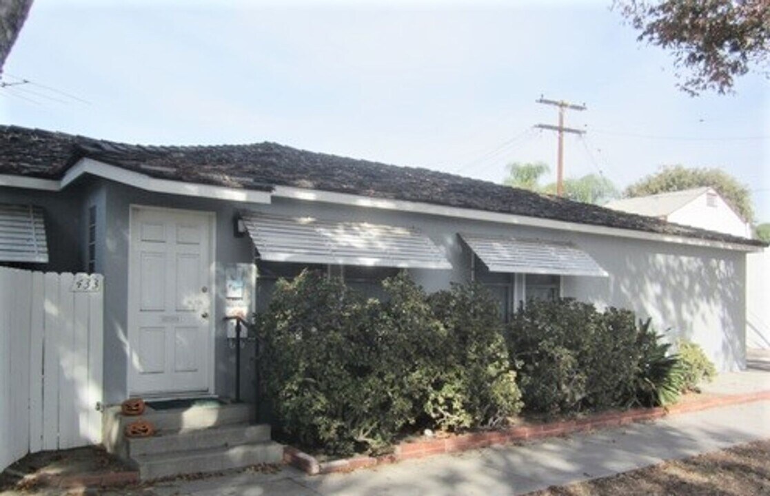 300 N Newell Pl in Fullerton, CA - Building Photo