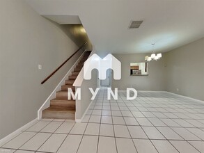 3168 Holly Hall St-Unit -Apt 3168 in Houston, TX - Building Photo - Building Photo