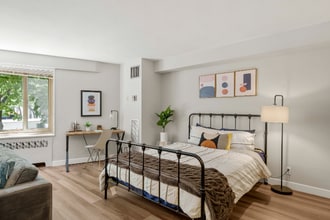 1356 N Lake Shore Dr in Chicago, IL - Building Photo - Building Photo