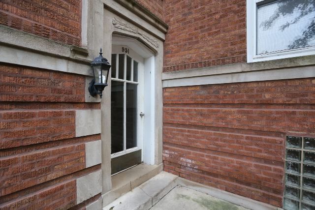 956 W Cornelia Ave in Chicago, IL - Building Photo