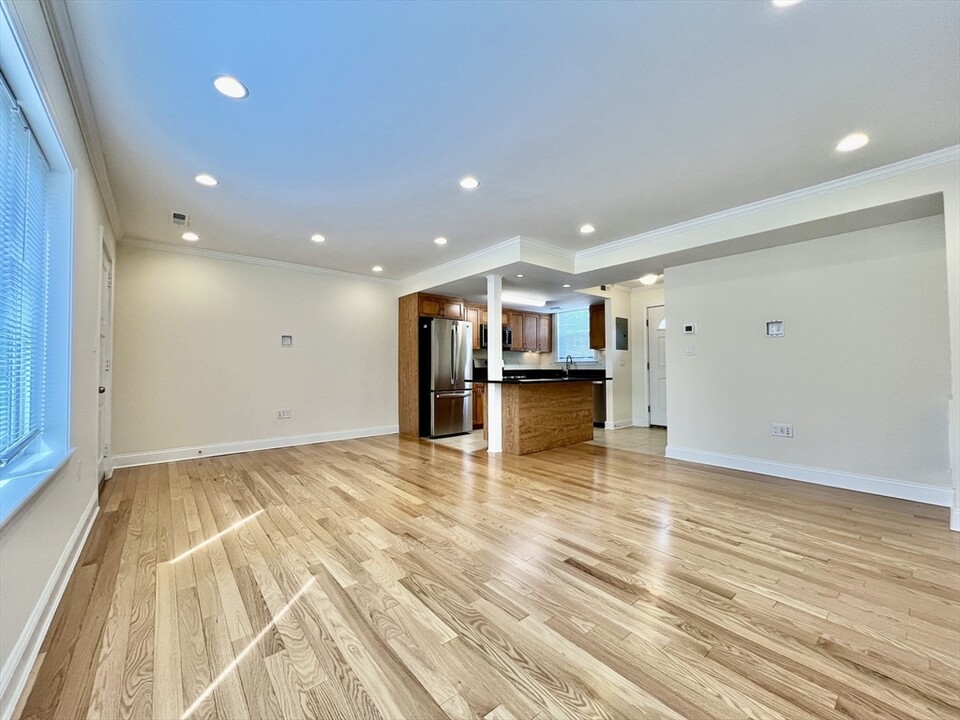 111 Independence Dr in Brookline, MA - Foto de edificio