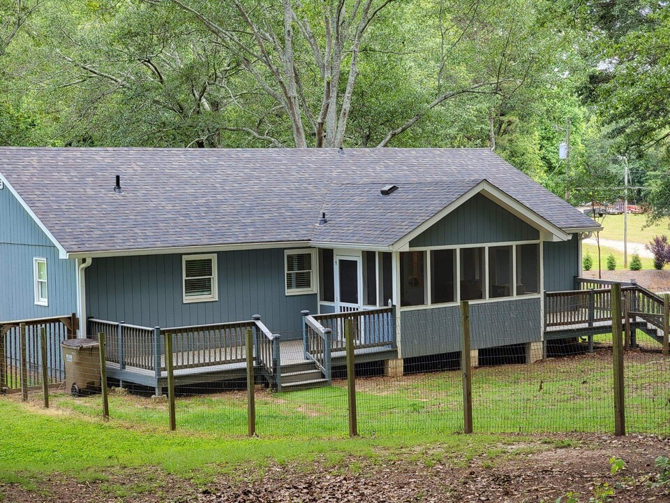 8540 Loy Ln in Gainesville, GA - Foto de edificio