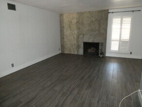 19619 Delight St in Santa Clarita, CA - Building Photo - Building Photo
