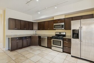 2801 W Ardmore Ave in Chicago, IL - Foto de edificio - Building Photo