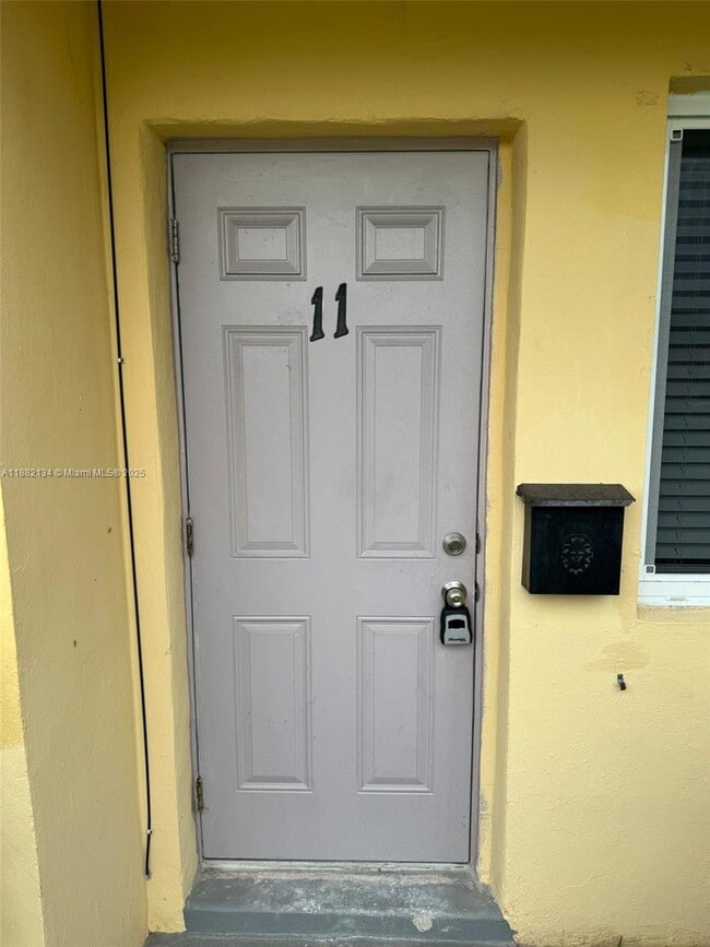 16190 NE 19th Pl in North Miami Beach, FL - Building Photo - Building Photo