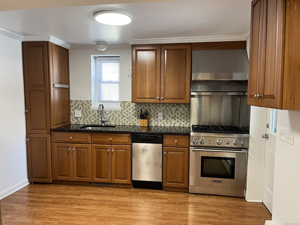 212 New Norwalk Rd-Unit -#A in New Canaan, CT - Building Photo