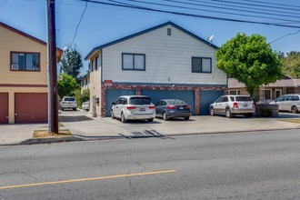 805 N Pasadena Ave in Azusa, CA - Building Photo - Building Photo