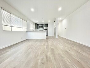 1206 S Holt Ave in Los Angeles, CA - Building Photo - Building Photo