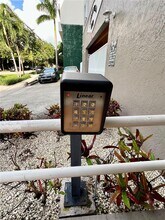 1060 NW 7th St in Miami, FL - Building Photo - Building Photo