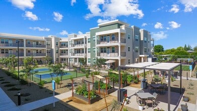 Mera Greenfield 55+ Active Adult in Mesa, AZ - Foto de edificio - Building Photo