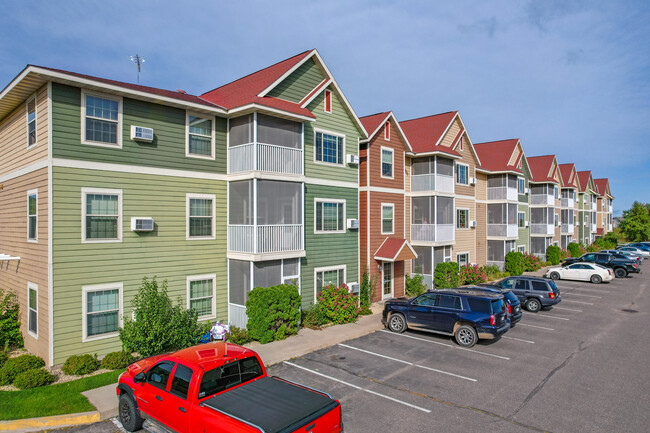 The Lodge at Pine Lakes in Sartell, MN - Foto de edificio - Building Photo