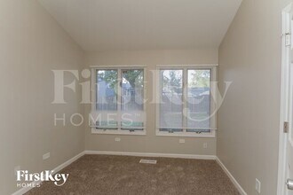 711 Linden Ct in Bolingbrook, IL - Foto de edificio - Building Photo