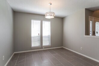 2331 Rolling Glen Dr in Spring, TX - Foto de edificio - Building Photo