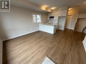 300 Mishi Private in Ottawa, ON - Building Photo - Building Photo