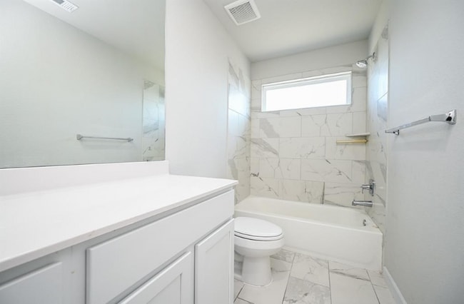 15106 Timberson Rdg Ln in Houston, TX - Foto de edificio - Building Photo