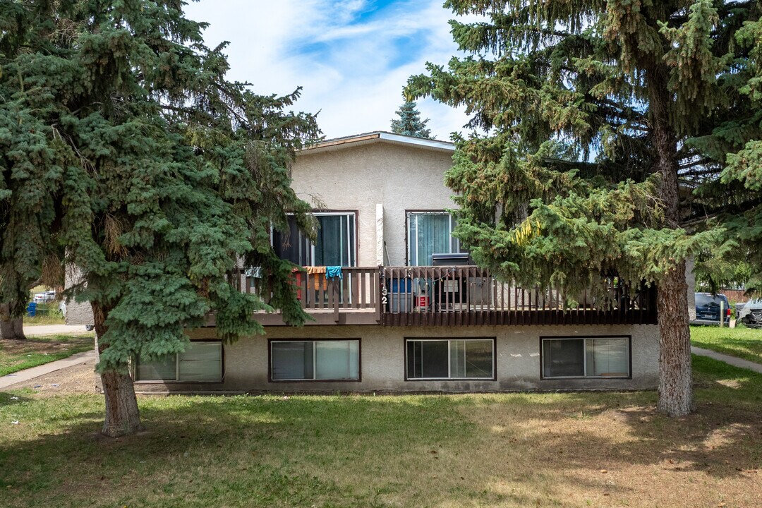 32F Orient in Red Deer, AB - Building Photo