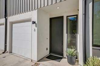 410 W Alpine Rd, Unit 3 in Austin, TX - Foto de edificio - Building Photo