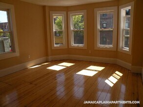 3147-3149-3149 Washington St, Unit 3 in Boston, MA - Foto de edificio - Building Photo