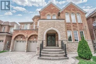 28 Lugano Crescent in Markham, ON - Building Photo