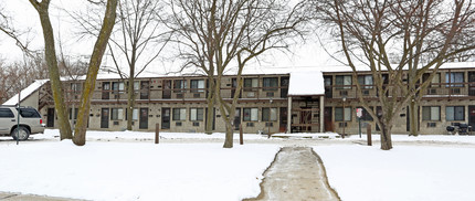 Clement Terrace in Milwaukee, WI - Foto de edificio - Building Photo