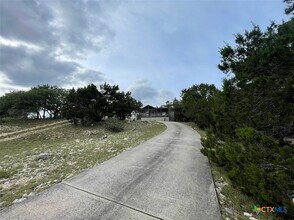 1502 Canyon Trce in Canyon Lake, TX - Building Photo - Building Photo